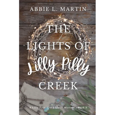 The Lights of Lilly Pilly Creek: Cozy ghost mystery amateur sleuth