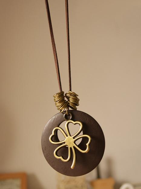 Vintage Wood Four Leaf Clover Necklace by migunica