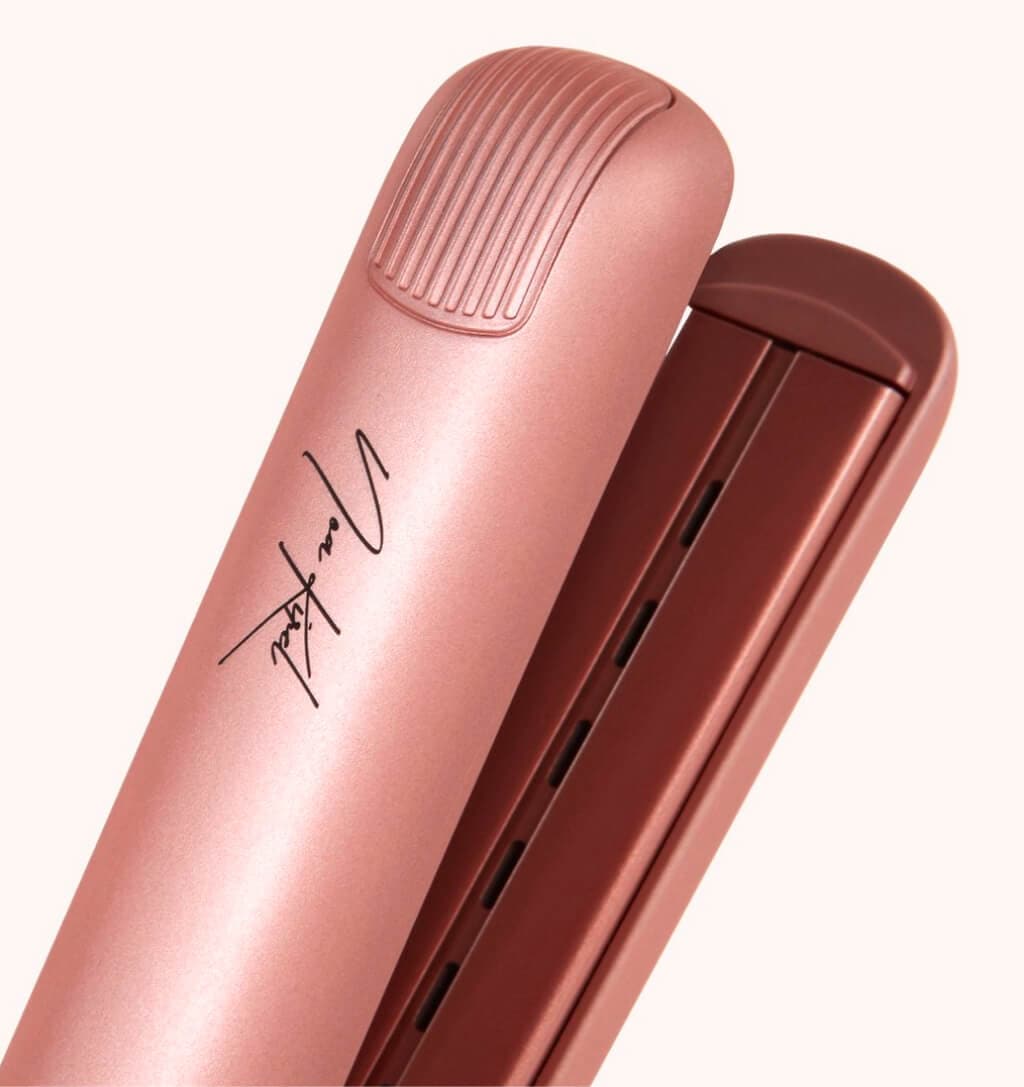 Noa Kirel Stylista Straightener by NuMe