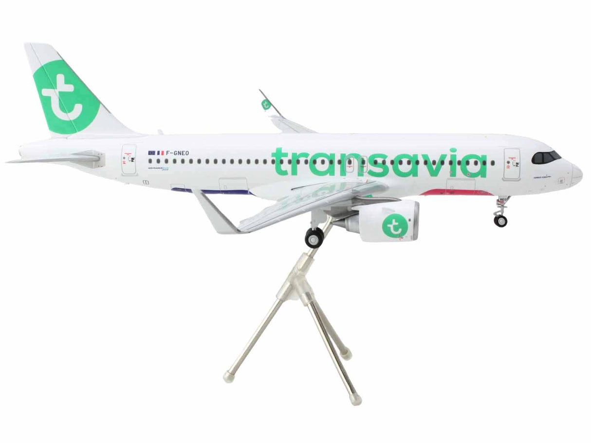 Airbus A320neo Commercial Aircraft "Transavia Airlines" (F-GNEO) White with Green Tail "Gemini 200" Series 1/200 Diecast Model Airplane by GeminiJets