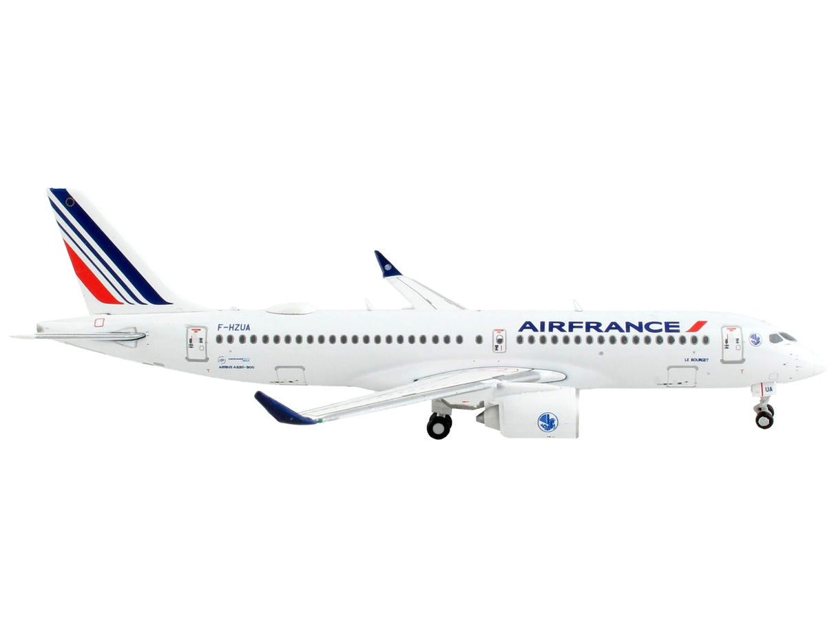 Airbus A220-300 Commercial Aircraft "Air France" White with Tail Stripes 1/400 Diecast Model Airplane by GeminiJets