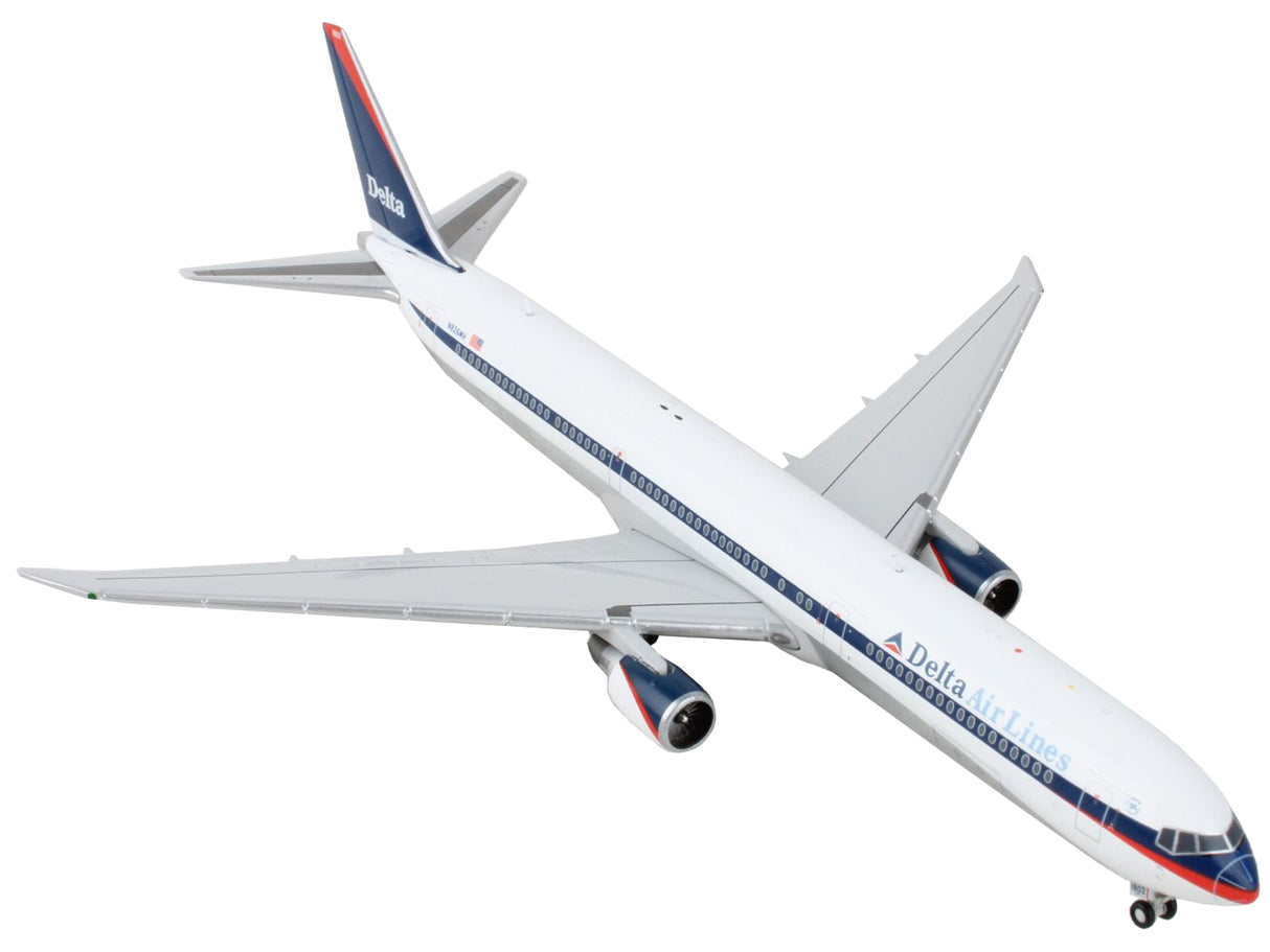 Boeing 767-400ER Commercial Aircraft "Delta Airlines - Interim Livery" White with Blue Stripes 1/400 Diecast Model Airplane by GeminiJets