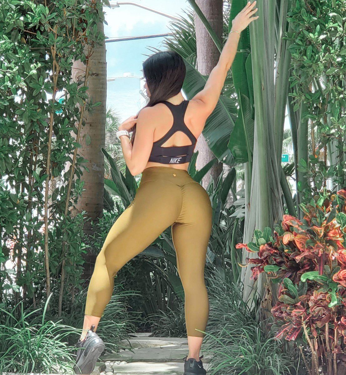 Capri Leggings | OLIVE by Obsession Shapewear