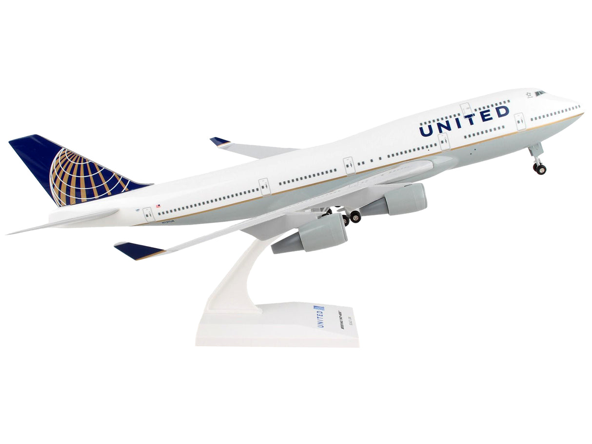 Boeing 747-400 Commercial Aircraft with Landing Gear "United Airlines" (N127UA) White with Blue Tail (Snap-Fit) 1/200 Plastic Model by Skymarks