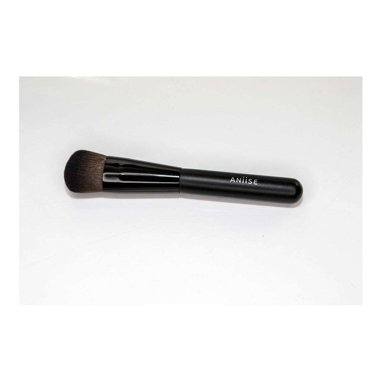 Contouring Makeup Brush by Aniise