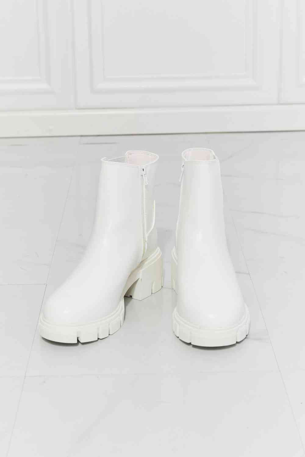 MMShoes What It Takes Lug Sole Chelsea Boots in White